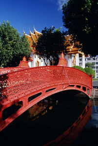 通往大理石寺，曼谷，泰国的桥梁