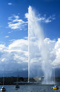 une fontaine dans le lac Lman, Suisse