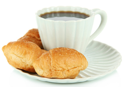 美味的羊角面包和杯咖啡上白色隔离