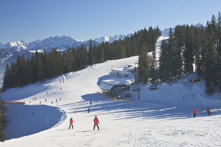 卡普伦，kitzsteinhorn 冰川的滑雪胜地。奥地利