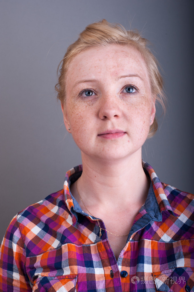 雀斑金发室画像