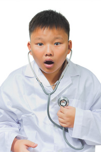 亚洲的年轻医生发现他的心脏问题