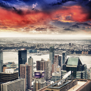 纽约城美国。美丽的摩天大楼在日落鸟瞰图