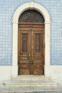 旧的门，里斯本，葡萄牙的细节