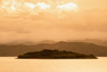 耿 krachan 水坝，山泰国