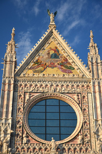 意大利锡耶纳宏伟的大理石大教堂