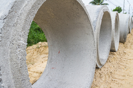 在泰国的建筑地盘混凝土排水管道