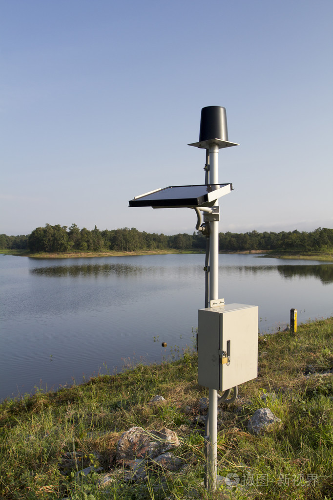 坝上的雨量计