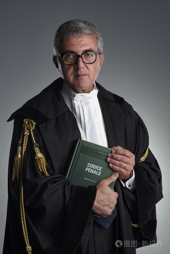 意大利,中年律师工作室肖像