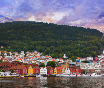 街道在卑尔根挪威著名 bryggen