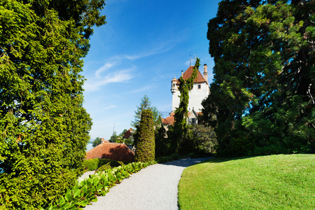 Oberhofen 城堡的花园