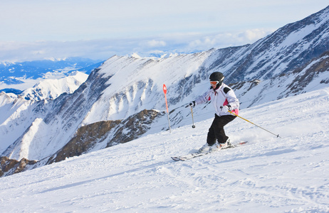 卡普伦，kitzsteinhorn 冰川的滑雪胜地。奥地利