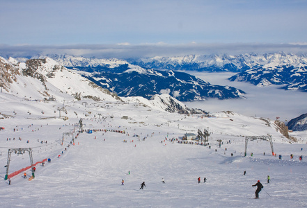 卡普伦，kitzsteinhorn 冰川的滑雪胜地。奥地利