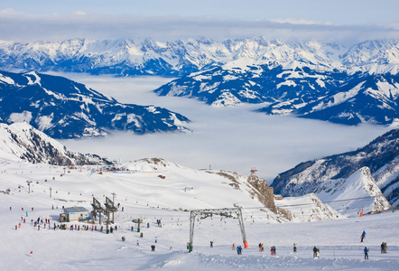 卡普伦，kitzsteinhorn 冰川的滑雪胜地。奥地利