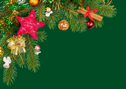 圣诞背景。冷杉分支和锥体的绿色