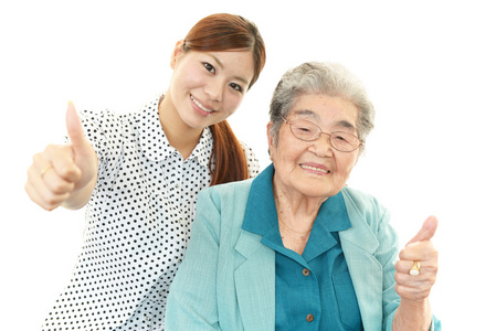 那位老太太那位老太太微笑的年轻女子照片