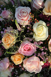 婚礼鲜花 深浅不一的粉红色玫瑰