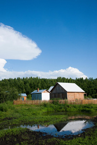 内蒙古呼伦贝尔额尔古纳河畔的别致小农场房子