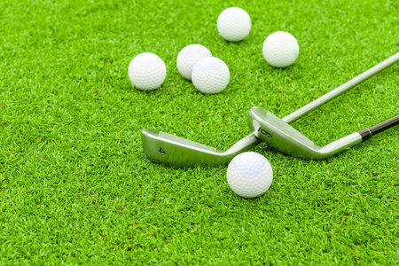 在驱动程序绿色课程三通高尔夫球场球