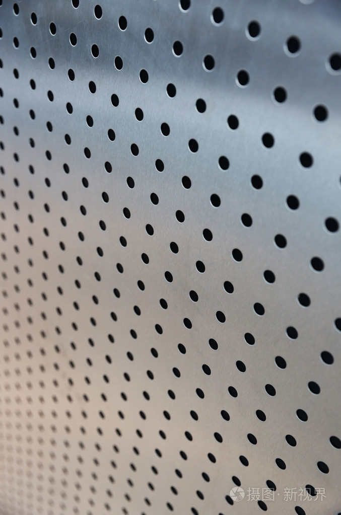 带孔的金属板