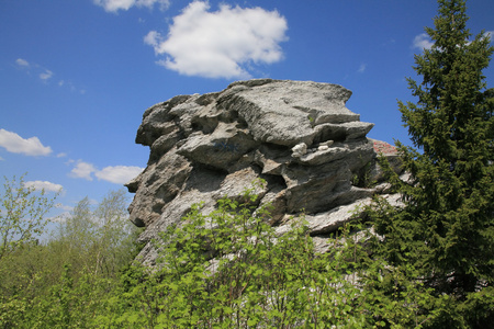 岩 3