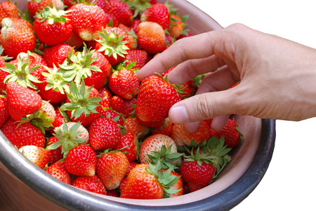 存储桶中的新鲜红草莓