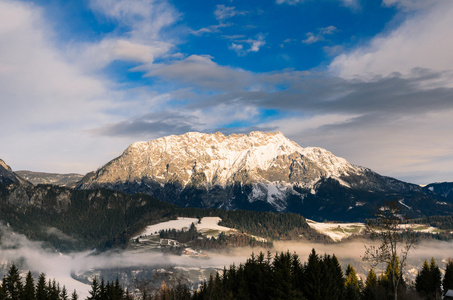 奥地利萨尔斯堡顶石山地区冬季风景