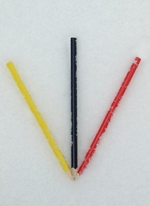 用铅笔在雪上