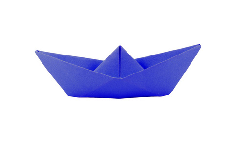 蓝色的折纸纸船在白色背景上