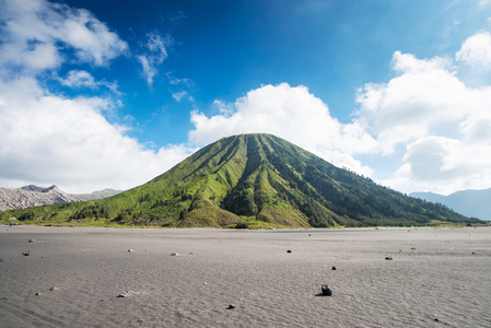 装载溴溴腾格里 semeru 国家公园的火山