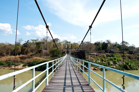 在 ubonratchathani，thaila kangtana 国家公园的绳桥