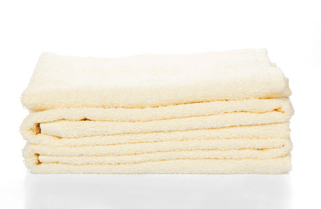 堆的孤立在白色的毛巾沐浴