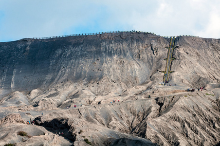 装载溴溴腾格里 semeru 国家公园的火山