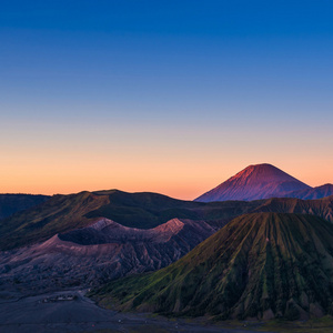 装载溴溴腾格里 semeru 国家公园的火山