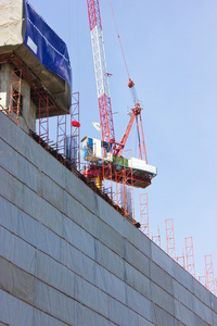 与起重机和建筑施工现场