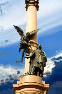 亚当的纪念碑在利沃夫密坎凯维奇