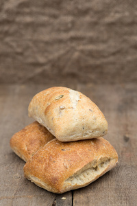 橄榄面包 rollis 仿古厨房设置中的用的餐具