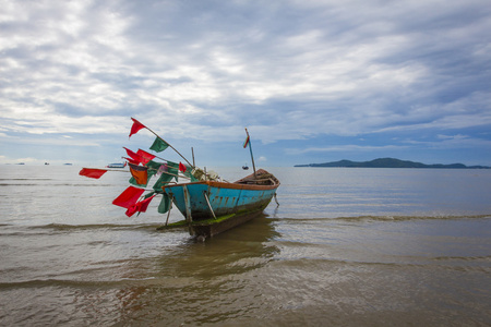 海上钓鱼船