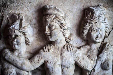 古希腊的大理石的脸和身体雕像