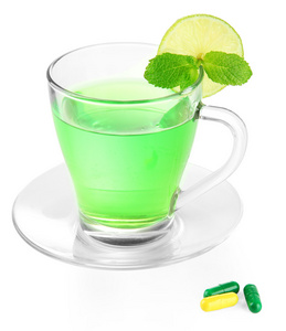 透明杯绿茶和片上白色隔离