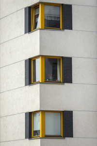 黄木 windows 中多家庭的房子