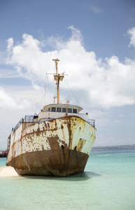 巴哈马海滩上的沉船
