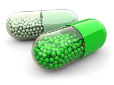 白色背景的绿色药丸和药物。医用浓缩物