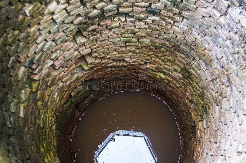 黄金之水：一个村庄的张狂与贪婪