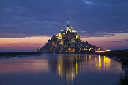 圣米歇尔山夜景照片