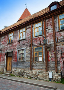 老城区街道上的老房子。塔林。爱沙尼亚。