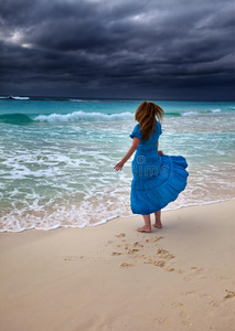 海边的女人，风暴