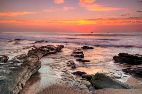 鱼和熊掌不可兼得美丽的日出照片