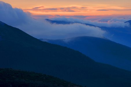 秋夜高原景观乌克兰喀尔巴阡山脉