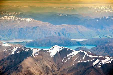 美丽的景色和湖和山在新西兰南岛的风景